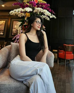 Saigon Fashionista Born in the Year of the Dragon Flaunts Sculpted Physique and Timeless Beauty - image 1