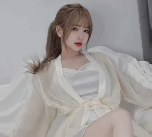 The Secret Behind the 1.4 Million Followers of This Petite Fashion Icon - image 1