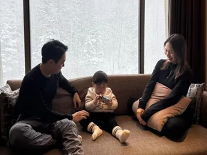 Vietnamese Singer Lê Hiếu and Wife Share Romantic Travel Moments - image 5