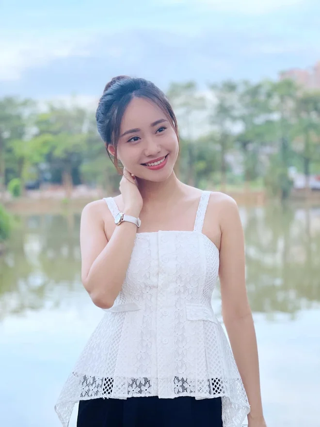The Radiant Beauty and Professional Style of VTV Weather Forecast Presenters