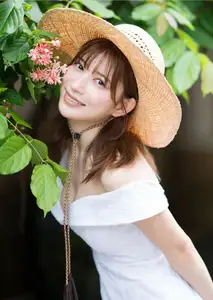 Yukihira Risa: Japanese Star's Gentle Smile in a Summer Straw Hat - TuKuku - image 15