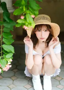 Yukihira Risa: Japanese Star's Gentle Smile in a Summer Straw Hat - TuKuku - image 9