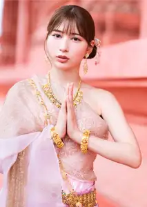 Yukihira Risa: Japanese Star's Gentle Smile in a Summer Straw Hat - TuKuku - image 0