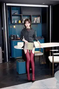 XiuRen No.10633 Zhi Zhi: Alluring Modern Office Style in Black Blazer Dress and Seductive Red Stockings - image 2