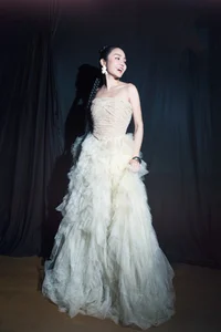 MC Thu Thủy Captivates at Vietnam International Fashion Week 2024 - image 4