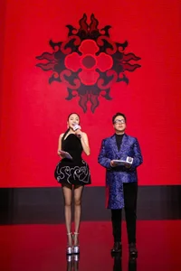 MC Thu Thủy Captivates at Vietnam International Fashion Week 2024 - image 2