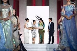Hoang Minh Ha and Chau Bao Ngoc Nga Debut New Collections at Vietnam Icon Fashion Tour 2025 - image 7