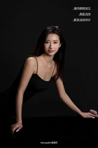 Yang Yang Captivates in Art Language Vol.6850: Modern Aesthetic Excellence - image 0