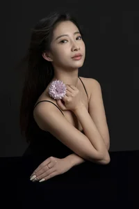 Yang Yang Captivates in Art Language Vol.6850: Modern Aesthetic Excellence - image 8