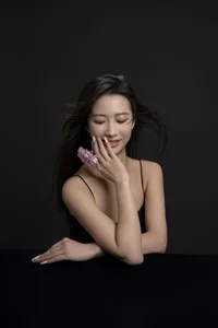 Yang Yang Captivates in Art Language Vol.6850: Modern Aesthetic Excellence - image 2