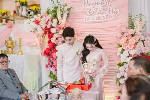 Elegant Vietnamese Bride in Pink Ao Dai: A Stunning Traditional Wedding Ceremony - image 5