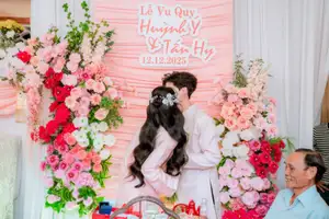 Elegant Vietnamese Bride in Pink Ao Dai: A Stunning Traditional Wedding Ceremony - image 2