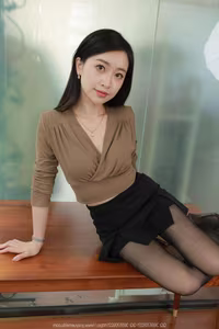 Captivating Elegance: Chinese Model Xiao Jie in IESS SXJ No.2064 Photoshoot Featuring Stylish Outfits and Long Legs - image 8