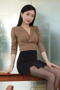 Captivating Elegance: Chinese Model Xiao Jie in IESS SXJ No.2064 Photoshoot Featuring Stylish Outfits and Long Legs - image 5