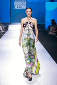 Dianka Zakhidova Shines at Vietnam International Fashion Week - image 7