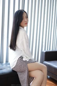 IESS Wan Ping Yu Xiang Rou Si: A Fusion of Fashion and Grace - image 4