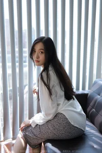 IESS Wan Ping Yu Xiang Rou Si: A Fusion of Fashion and Grace - image 2