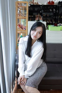 IESS Wan Ping Yu Xiang Rou Si: A Fusion of Fashion and Grace - image 25