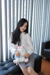 IESS Wan Ping Yu Xiang Rou Si: A Fusion of Fashion and Grace - image 10