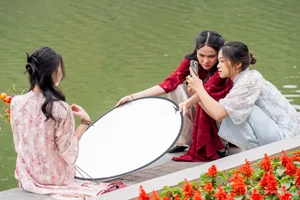 Capturing the Spirit of Tet: Traditional New Year Photography Trends in Hanoi - image 8