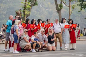 Capturing the Spirit of Tet: Traditional New Year Photography Trends in Hanoi - image 2