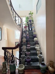 Breathtaking Home Decor: Transforming a Staircase with 150 Bundles of Michaelmas Daisies - image 4