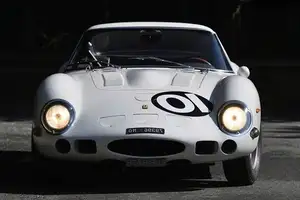 Ferrari 250 GTO 1962: Unrestored "Precious Horse" in Unique Bianco Speciale - Super Expensive! - image 10