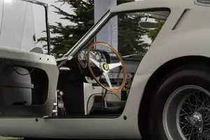 Ferrari 250 GTO 1962: Unrestored "Precious Horse" in Unique Bianco Speciale - Super Expensive! - image 8