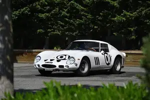 Ferrari 250 GTO 1962: Unrestored "Precious Horse" in Unique Bianco Speciale - Super Expensive! - image 7