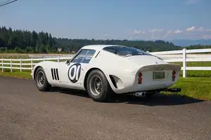 Ferrari 250 GTO 1962: Unrestored "Precious Horse" in Unique Bianco Speciale - Super Expensive! - image 11