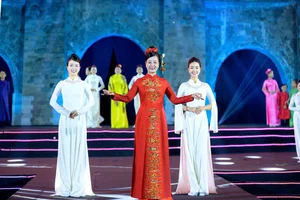 Elegant Vietnamese Ao Dai Inspired by International Artistry Featuring Meritorious Artist Chieu Xuan - image 1