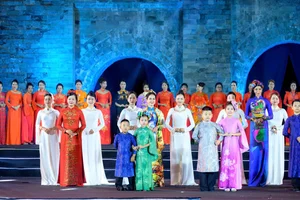Elegant Vietnamese Ao Dai Inspired by International Artistry Featuring Meritorious Artist Chieu Xuan - image 0