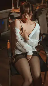 Coser Strawberry Flavor Nana Rabbit: Alluring Office Teacher Posing Captivatingly - image 10