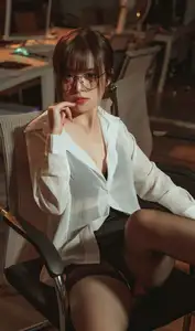 Coser Strawberry Flavor Nana Rabbit: Alluring Office Teacher Posing Captivatingly - image 13