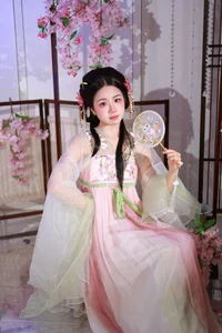 YiTuYu Art Language Vol.6862: Featuring the Graceful Xiao Du Tong Xue - image 15