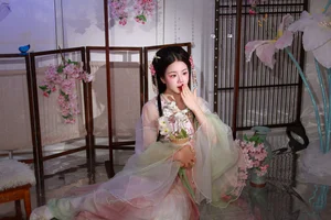 YiTuYu Art Language Vol.6862: Featuring the Graceful Xiao Du Tong Xue - image 6