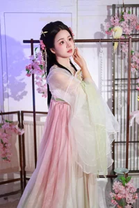 YiTuYu Art Language Vol.6862: Featuring the Graceful Xiao Du Tong Xue - image 7