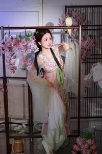 YiTuYu Art Language Vol.6862: Featuring the Graceful Xiao Du Tong Xue - image 17