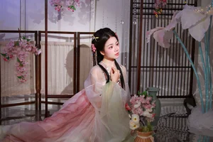 YiTuYu Art Language Vol.6862: Featuring the Graceful Xiao Du Tong Xue - image 10