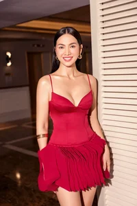 Anh Thu Steals the Spotlight at Vietnam Fashion Week Launch with Bold Style - image 2
