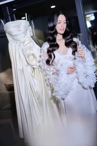 Stunning Wedding Photos of Miss Ethnic Vietnam Nông Thúy Hằng: A Celebration of Love and Elegance - image 10