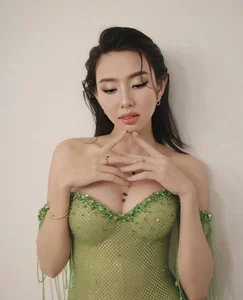 Vietnamese Beauty Queens on the Global Stage: Thuy Tien and H'Hen Nie's Journeys - image 3