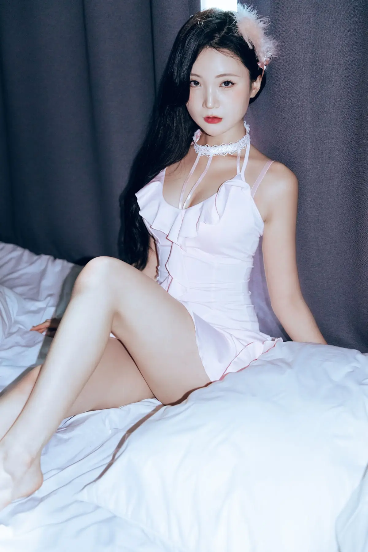 Hanseul Black Swan: Discover Pure Beauty and Enigmatic Charm in This Exclusive Collection (59P)