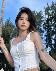 The Stunning Beauty of MisThy's Long-Term Partner: A Seven-Year Journey - image 8