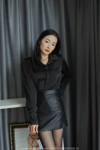 IESS Chinese Model Xiao Jin: Mastering the Black Style Outfit Look - image 14