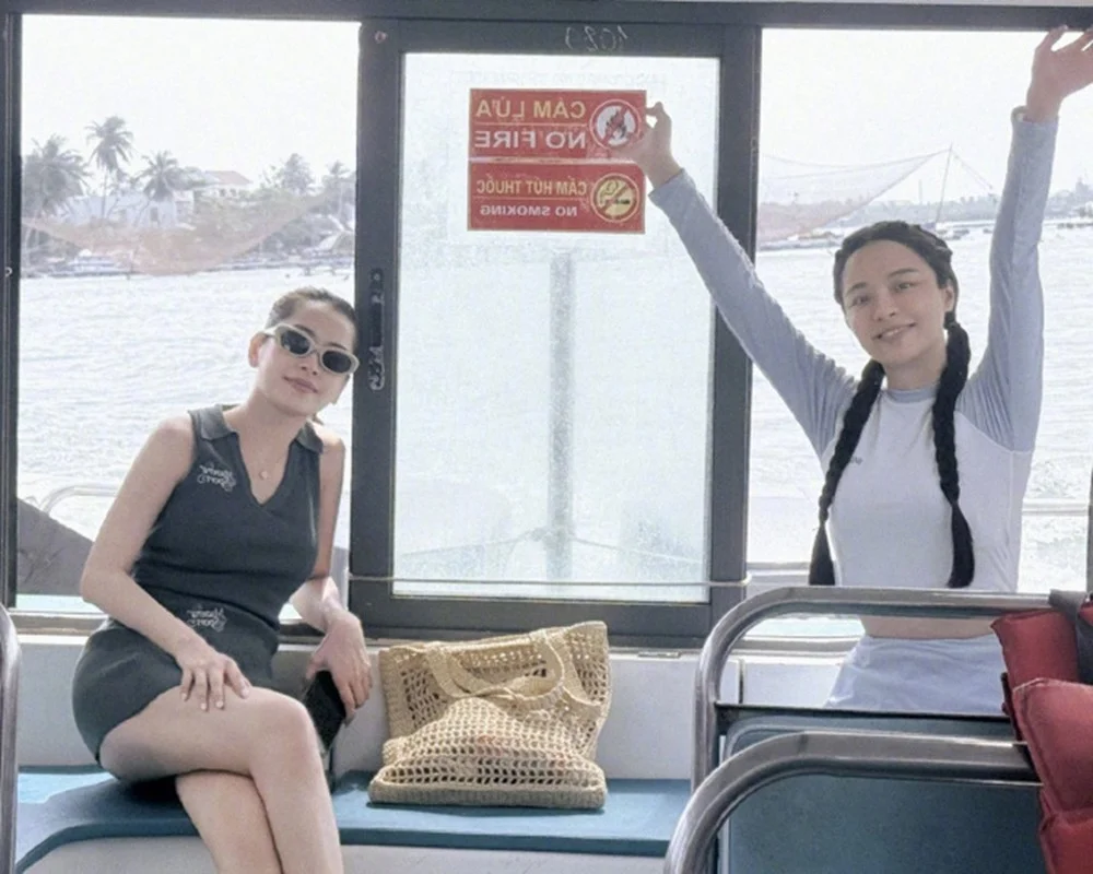 Chi Pu Stuns in Beach Photoshoot with Chinese Celebrities: A Fusion of Style and Beauty