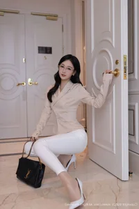 Elegant Professional Office Style Photography Featuring Tang An Qi: XiuRen No.11053 Sophisticated Business Fashion Portrait Collection - image 10