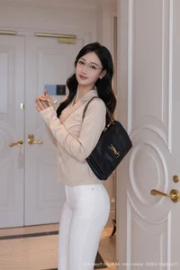 Elegant Professional Office Style Photography Featuring Tang An Qi: XiuRen No.11053 Sophisticated Business Fashion Portrait Collection - image 8