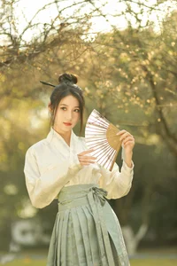 Modern Muse: O1ne Wan Featured in YiTuYu Art Language Vol.6418 - image 2