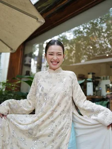 Kha Ngan radiates pure elegance in a traditional Vietnamese Ao Dai - image 0